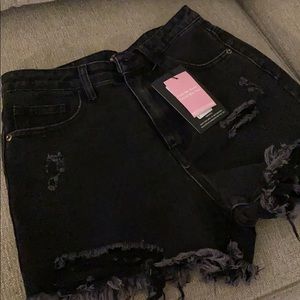 CUTE WASHED BLACK DENIM DISTRESSED SHORTS